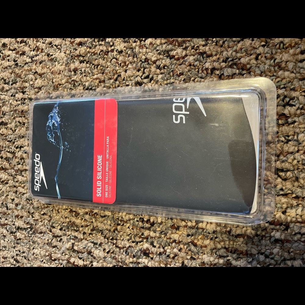 Speedo solid black swim cap